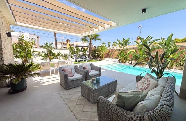 3 quarto Moradia para venda em Cabo Roig, Orihuela com piscina - 749 000 € (Ref: 9990897)
