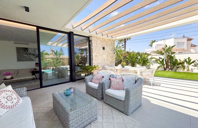 3 quarto Moradia para venda em Cabo Roig, Orihuela com piscina - 749 000 € (Ref: 9990897)