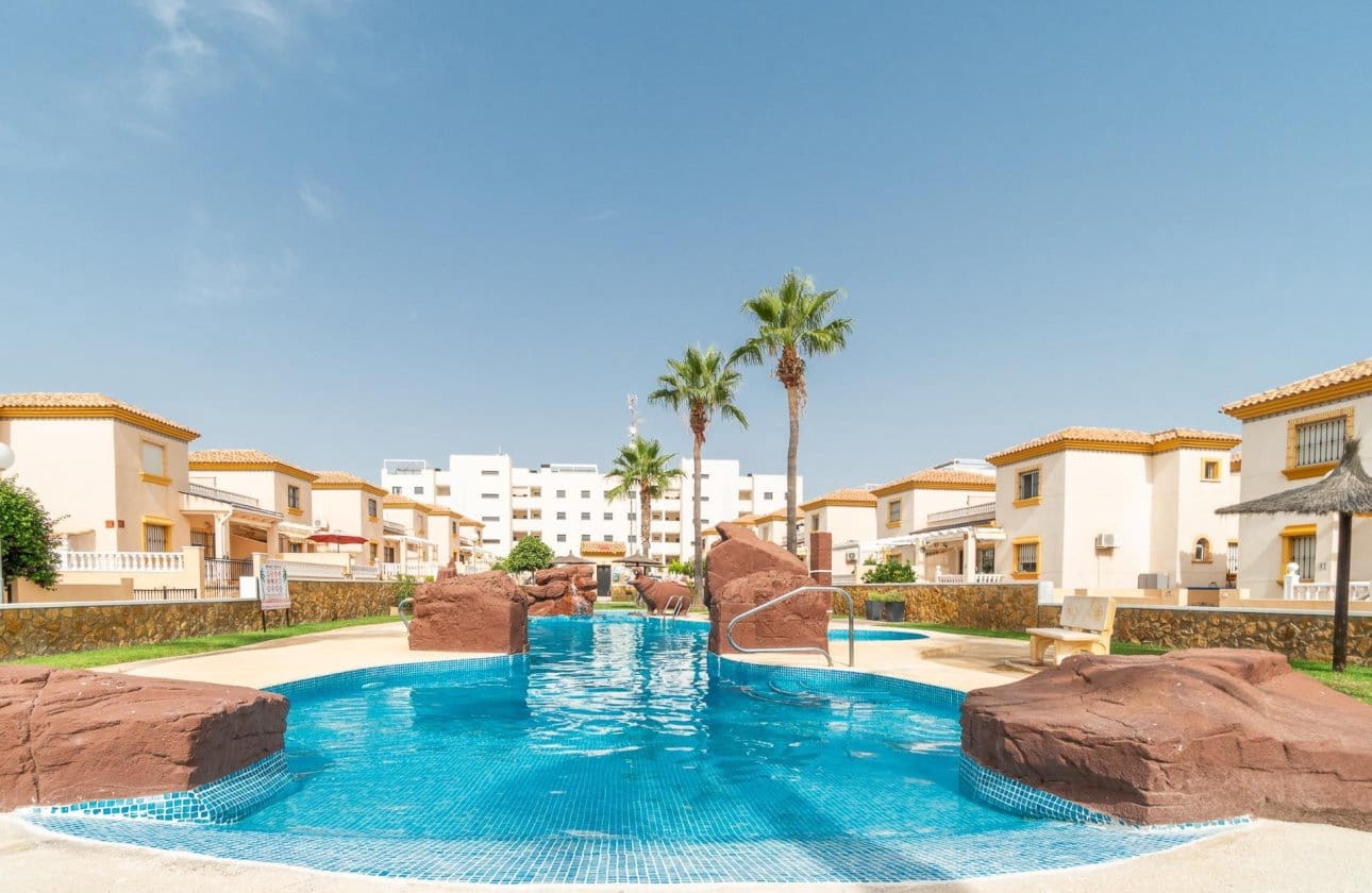 2 bedroom Bungalow for sale in Los Dolses with pool - € 175,000 (Ref: 9990899)