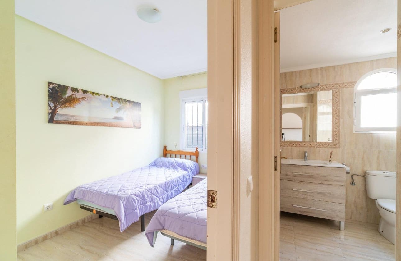 2 bedroom Bungalow for sale in Los Dolses with pool - € 175,000 (Ref: 9990899)