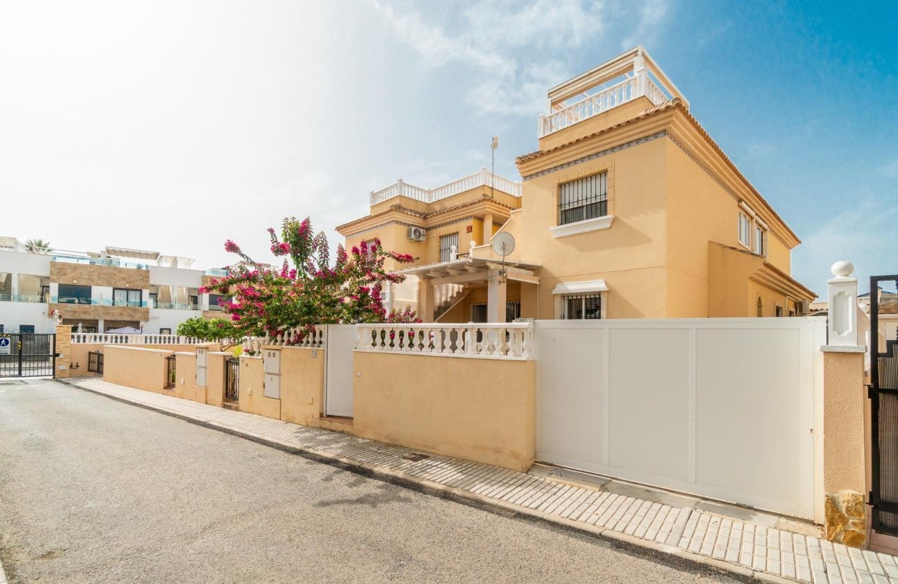 2 bedroom Bungalow for sale in Los Dolses with pool - € 175,000 (Ref: 9990899)
