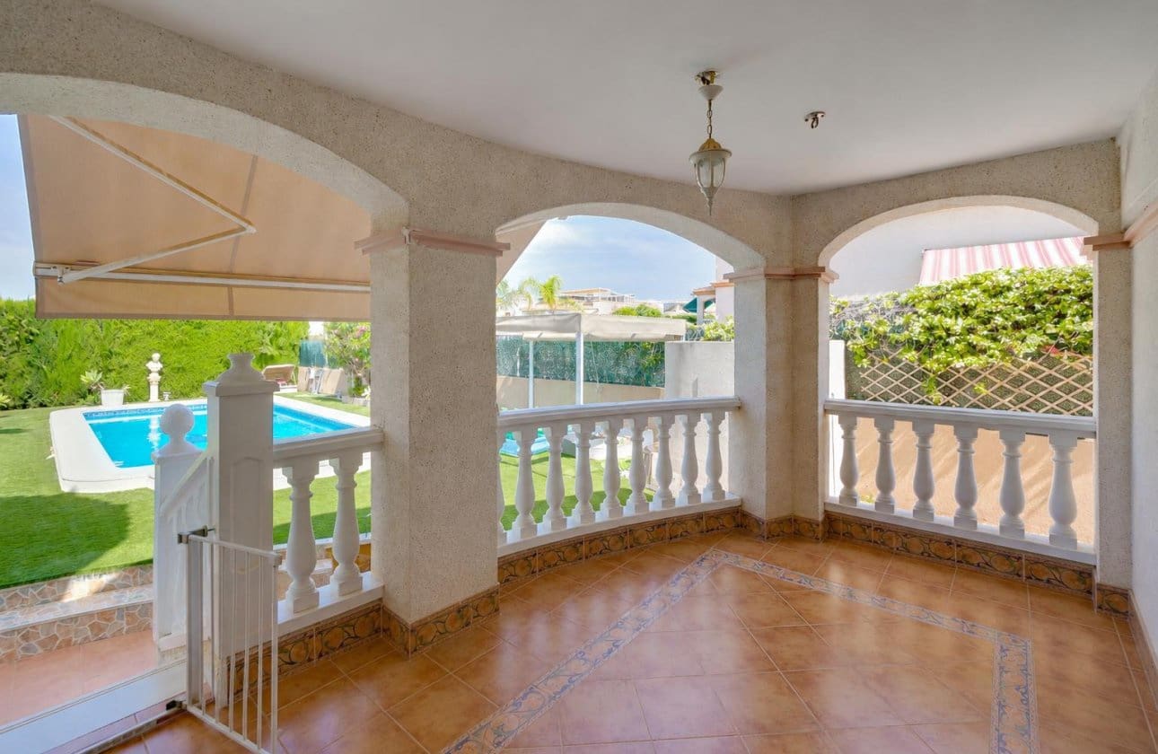 3 soverom Villa til salgs i San Fulgencio med svømmebasseng garasje - € 399 000 (Ref: 9990900)
