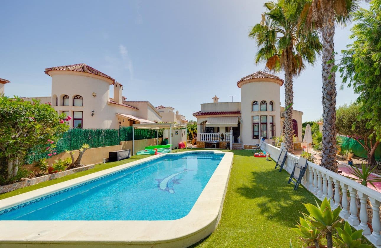 3 soverom Villa til salgs i San Fulgencio med svømmebasseng garasje - € 399 000 (Ref: 9990900)