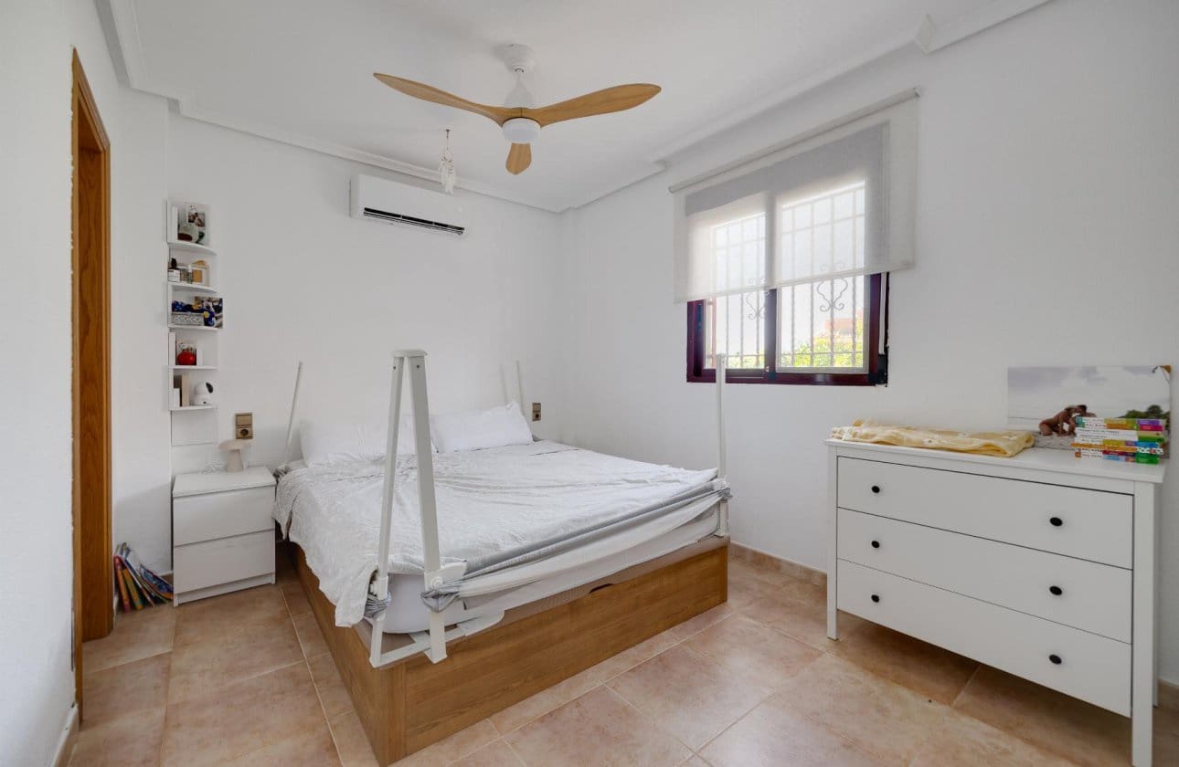 3 soverom Villa til salgs i San Fulgencio med svømmebasseng garasje - € 399 000 (Ref: 9990900)