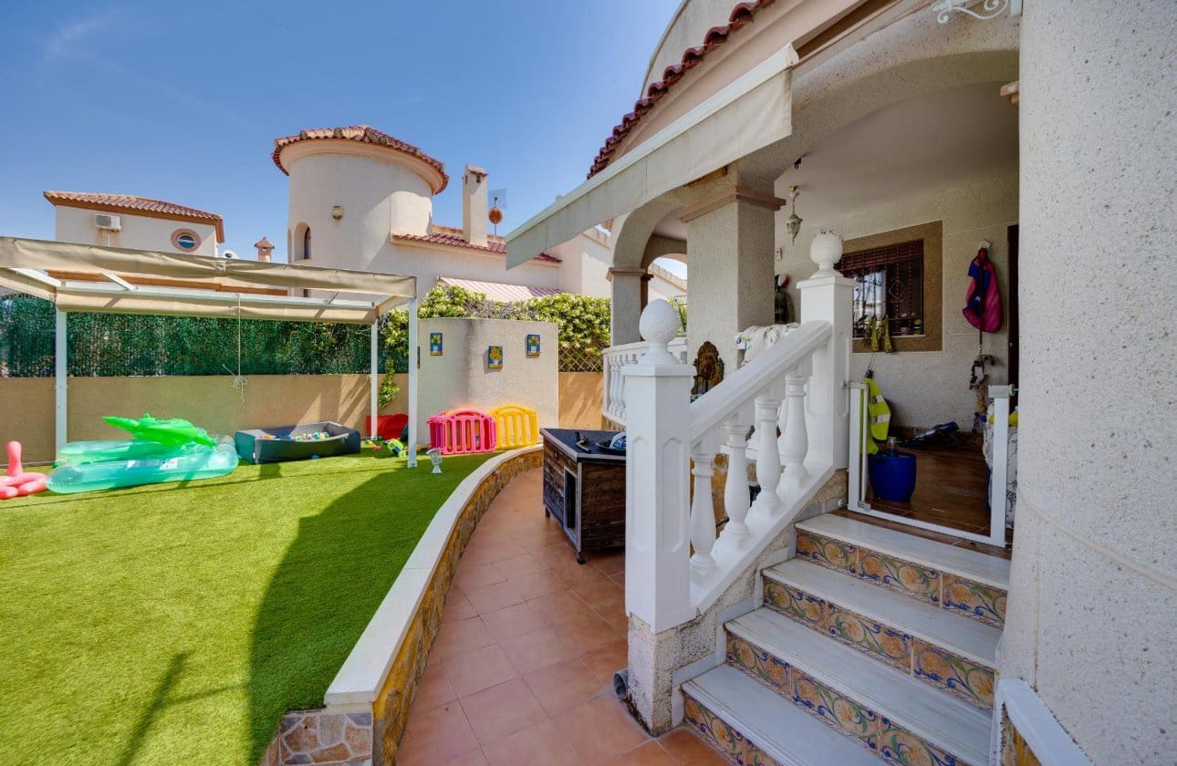 3 soverom Villa til salgs i San Fulgencio med svømmebasseng garasje - € 399 000 (Ref: 9990900)