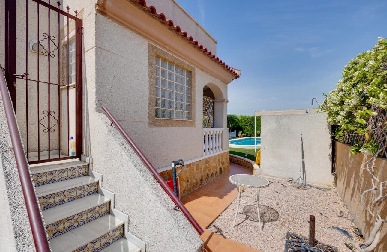 3 soverom Villa til salgs i San Fulgencio med svømmebasseng garasje - € 399 000 (Ref: 9990900)