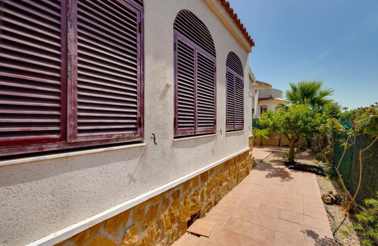 3 soverom Villa til salgs i San Fulgencio med svømmebasseng garasje - € 399 000 (Ref: 9990900)