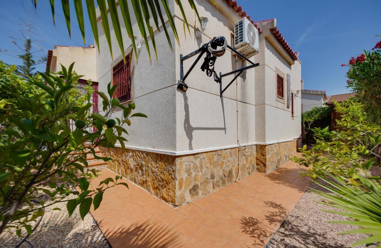 3 soverom Villa til salgs i San Fulgencio med svømmebasseng garasje - € 399 000 (Ref: 9990900)