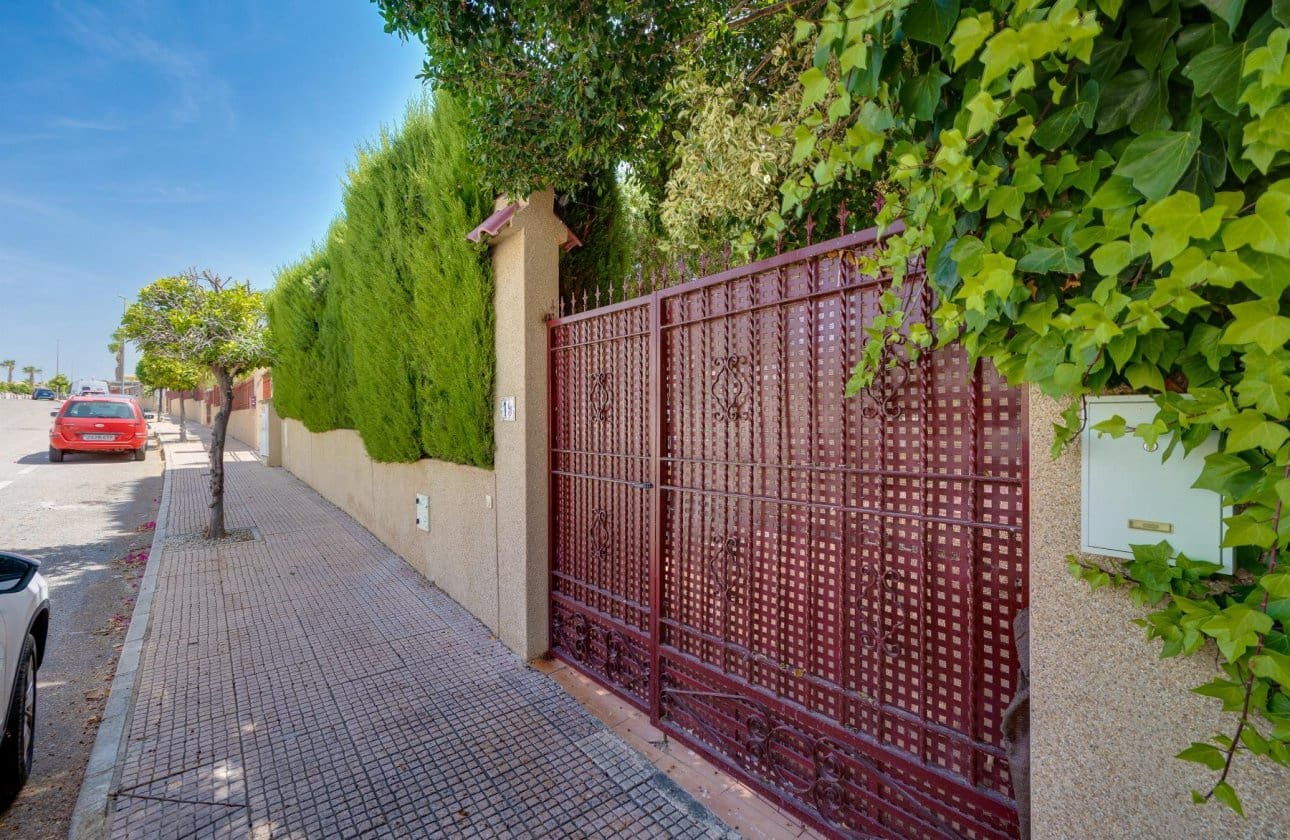 3 soverom Villa til salgs i San Fulgencio med svømmebasseng garasje - € 399 000 (Ref: 9990900)