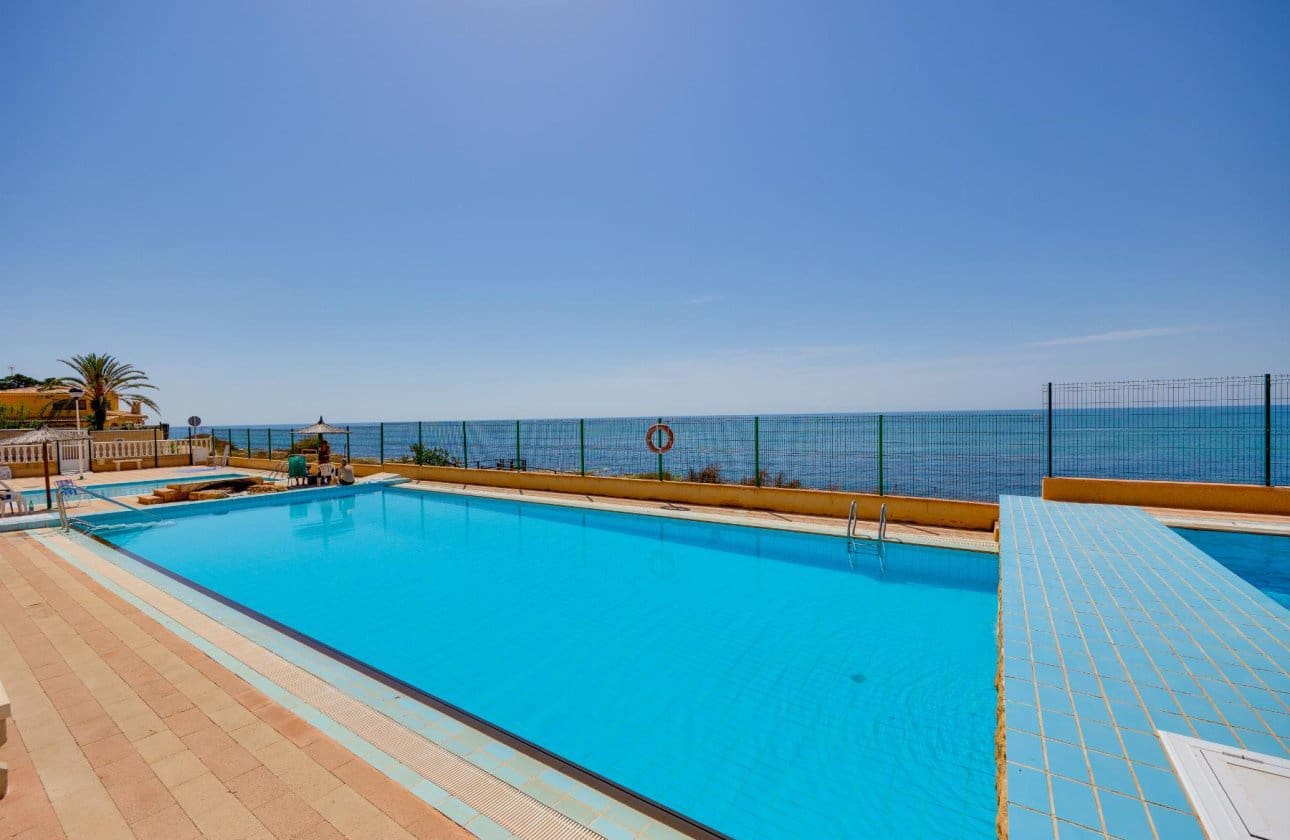 2 sovrum Strandlägenhet till salu i Torre del Moro med pool - 219 500 € (Ref: 9990902)