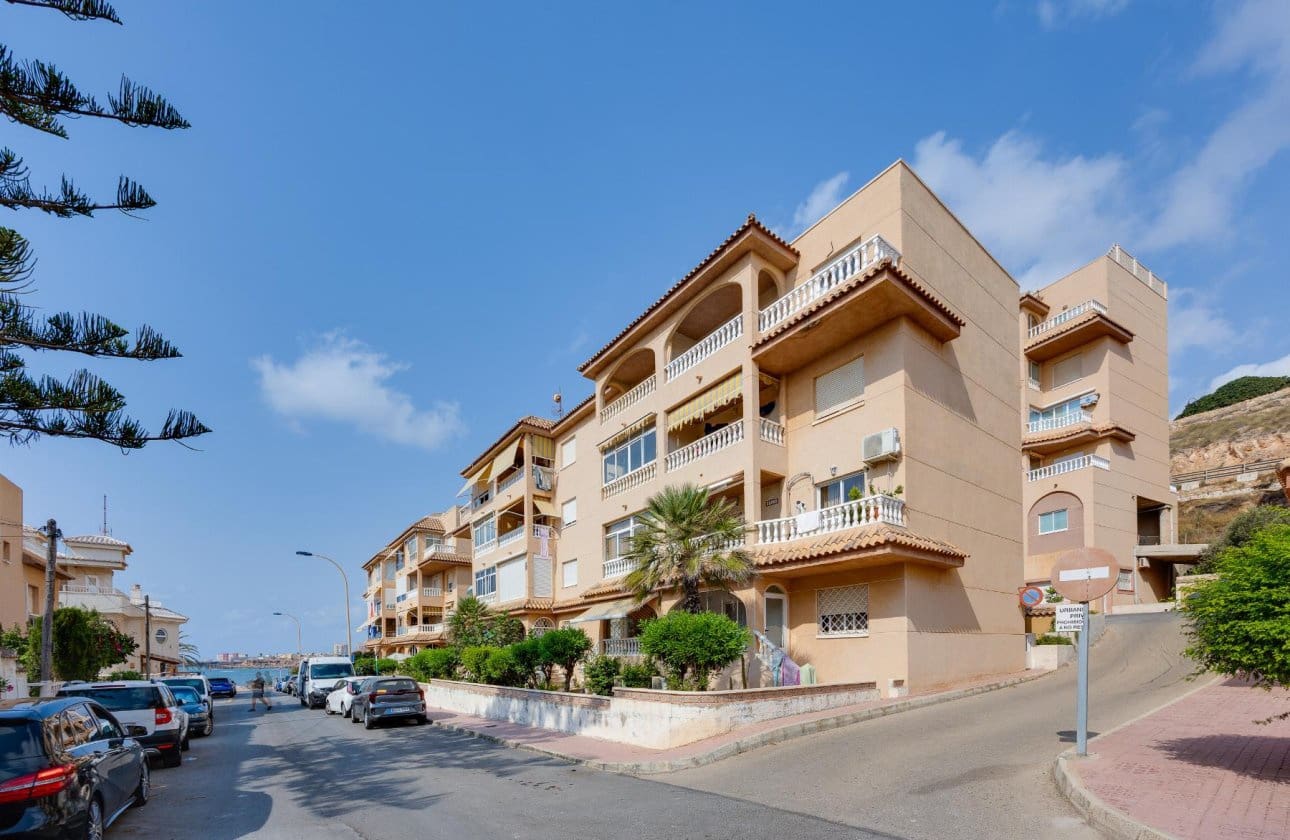 2 sovrum Strandlägenhet till salu i Torre del Moro med pool - 219 500 € (Ref: 9990902)