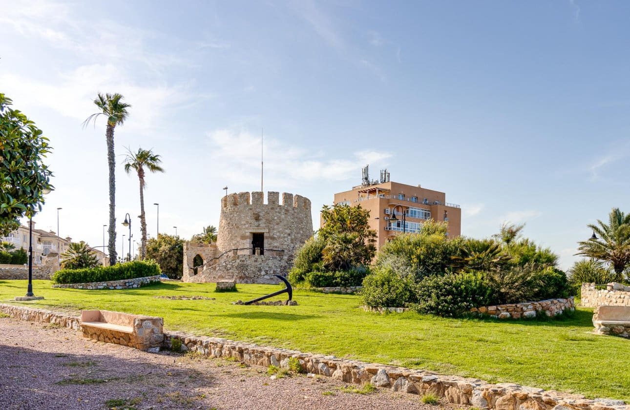2 sovrum Strandlägenhet till salu i Torre del Moro med pool - 219 500 € (Ref: 9990902)