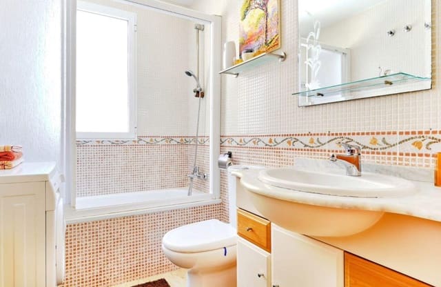 3 soveværelse Lejlighed til salg i Dehesa de Campoamor, Orihuela med swimmingpool - € 250.000 (Ref: 9990904)