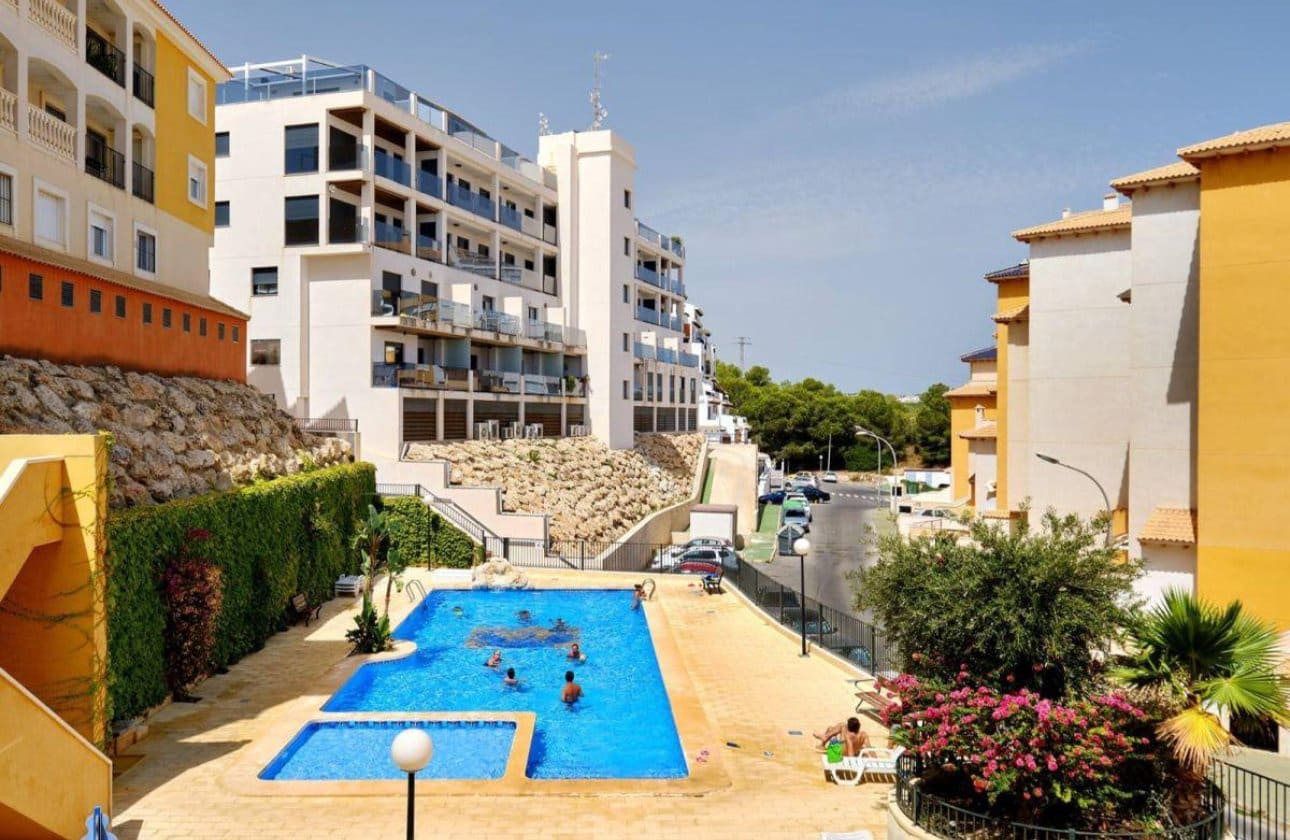 3 quarto Apartamento para venda em Campoamor com piscina - 250 000 € (Ref: 9990904)
