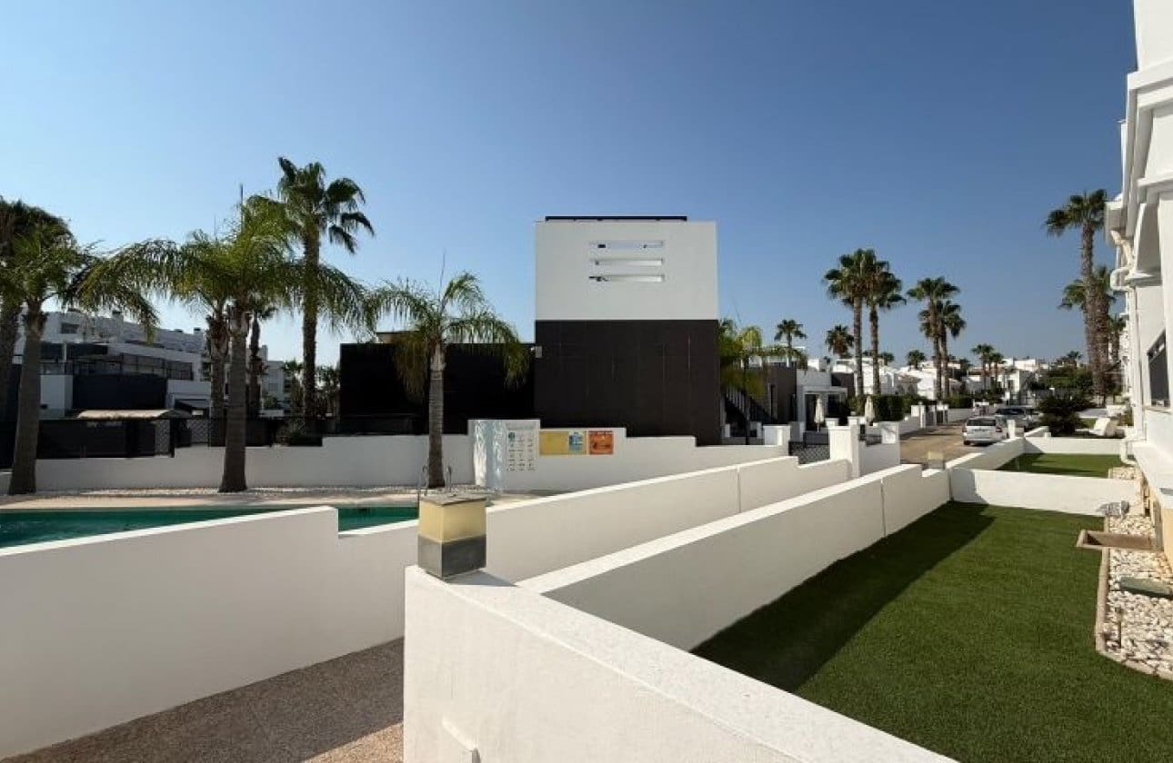 2 camera da letto Villa in vendita in Orihuela Costa con piscina - 236.995 € (Rif: 9994475)