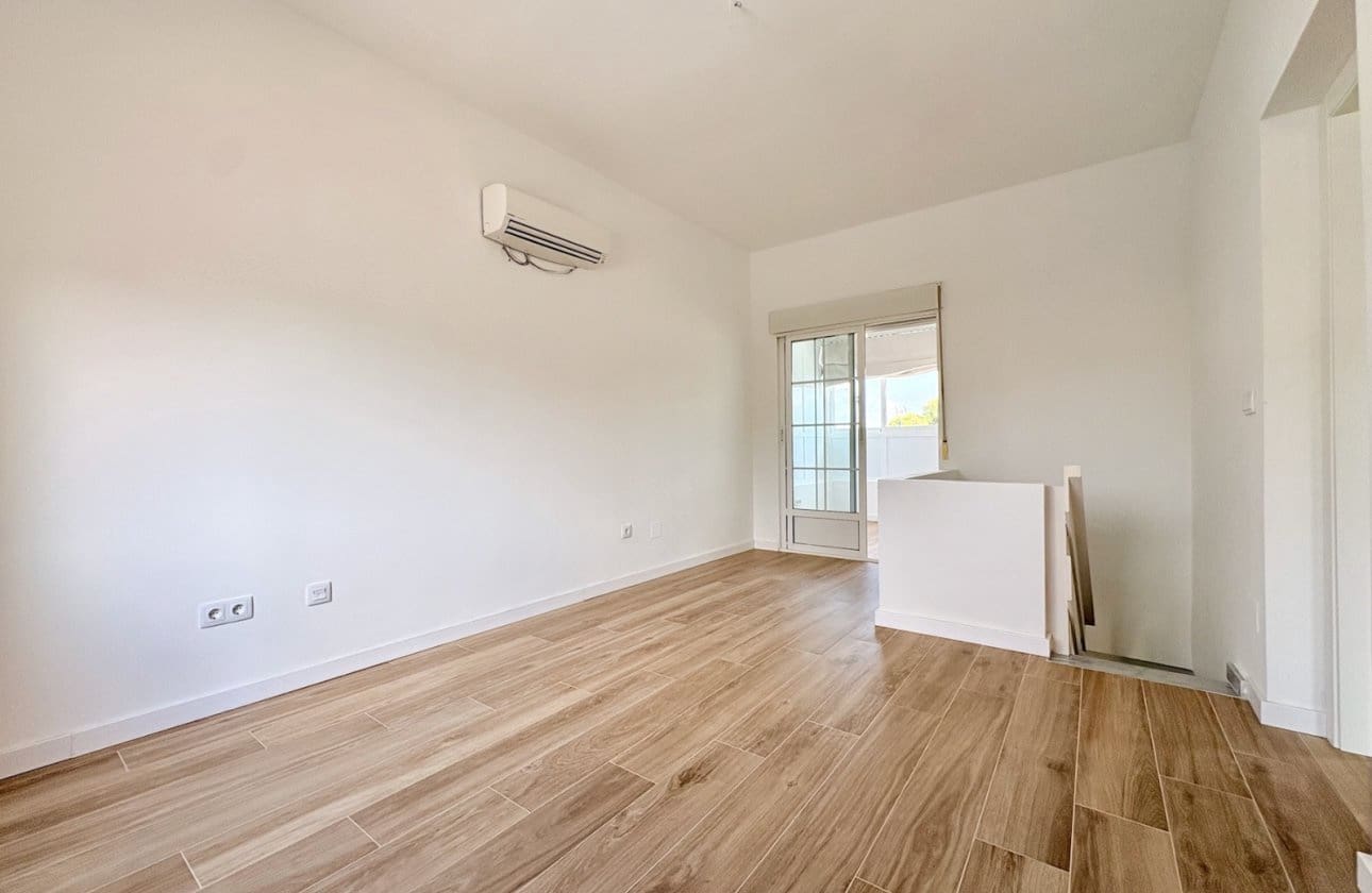 4 makuuhuone Huvila myytävänä paikassa Los Balcones mukana uima-altaan - 270 000 € (Ref: 9999828)