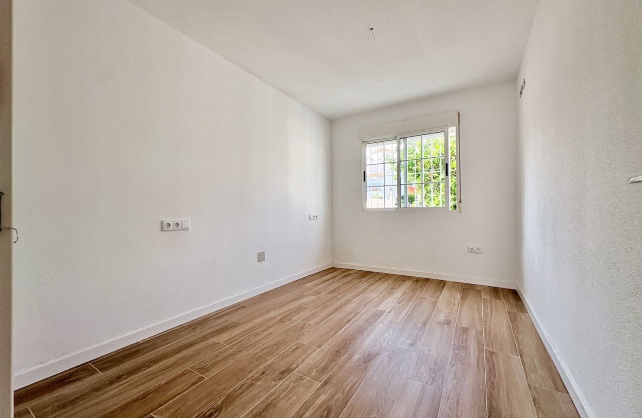 4 makuuhuone Huvila myytävänä paikassa Los Balcones mukana uima-altaan - 270 000 € (Ref: 9999828)