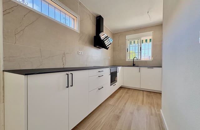 4 chambre Villa/Maison à vendre à Los Balcones avec piscine - 270 000 € (Ref: 9999828)