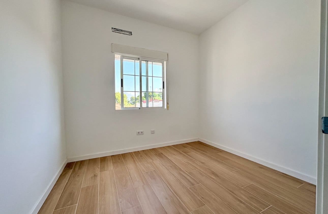 4 makuuhuone Huvila myytävänä paikassa Los Balcones mukana uima-altaan - 270 000 € (Ref: 9999828)