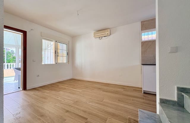4 chambre Villa/Maison à vendre à Los Balcones avec piscine - 270 000 € (Ref: 9999828)