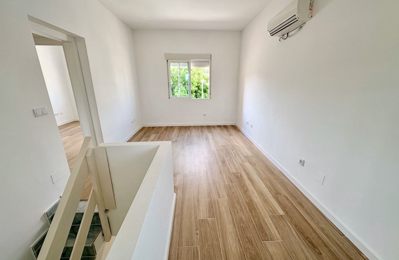 4 makuuhuone Huvila myytävänä paikassa Los Balcones mukana uima-altaan - 270 000 € (Ref: 9999828)