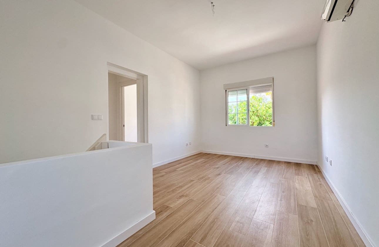 4 makuuhuone Huvila myytävänä paikassa Los Balcones mukana uima-altaan - 270 000 € (Ref: 9999828)