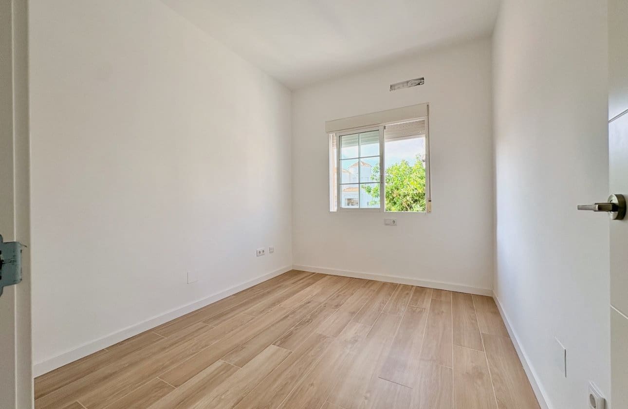 4 makuuhuone Huvila myytävänä paikassa Los Balcones mukana uima-altaan - 270 000 € (Ref: 9999828)