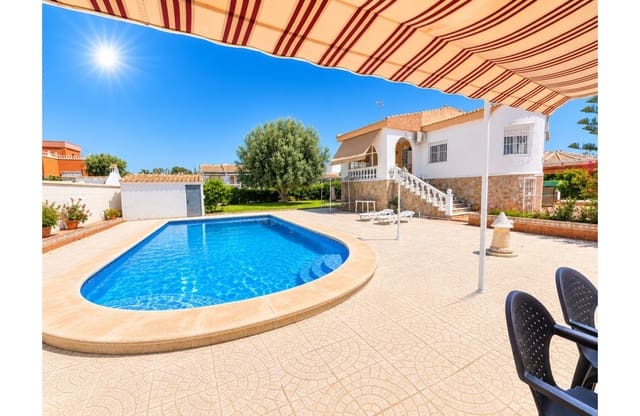 5 soveværelse Villa til salg i La Siesta, Torrevieja med swimmingpool garage - € 399.000 (Ref: 9999829)