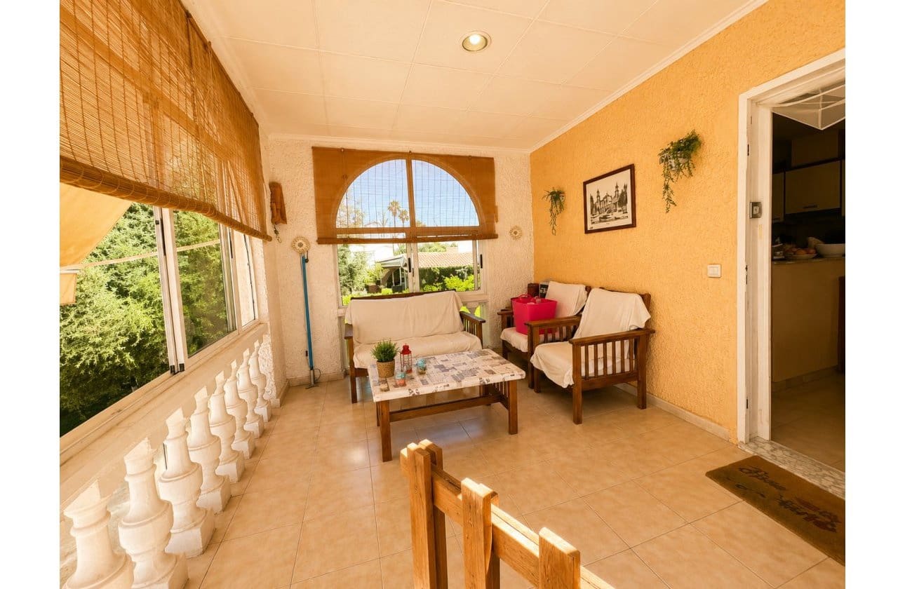 5 soveværelse Villa til salg i La Siesta med swimmingpool garage - € 399.000 (Ref: 9999829)
