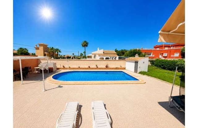 5 soveværelse Villa til salg i La Siesta, Torrevieja med swimmingpool garage - € 399.000 (Ref: 9999829)