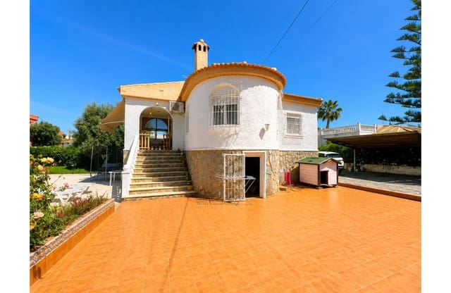 5 soveværelse Villa til salg i La Siesta, Torrevieja med swimmingpool garage - € 399.000 (Ref: 9999829)
