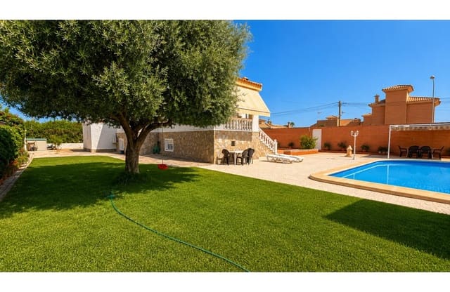5 soveværelse Villa til salg i La Siesta, Torrevieja med swimmingpool garage - € 399.000 (Ref: 9999829)