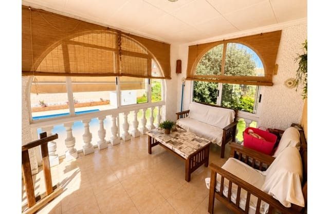 5 soveværelse Villa til salg i La Siesta, Torrevieja med swimmingpool garage - € 399.000 (Ref: 9999829)
