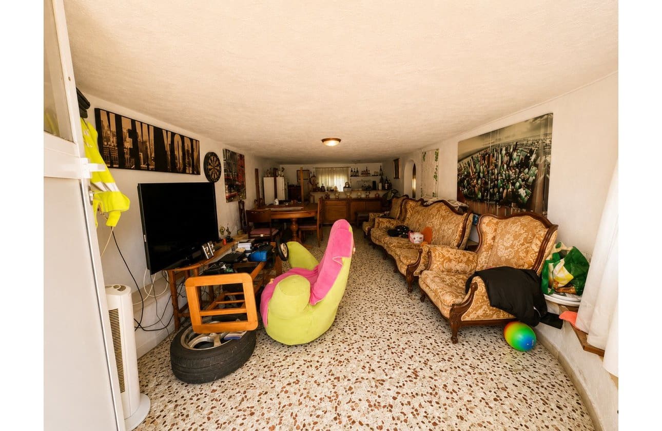 5 soveværelse Villa til salg i La Siesta med swimmingpool garage - € 399.000 (Ref: 9999829)