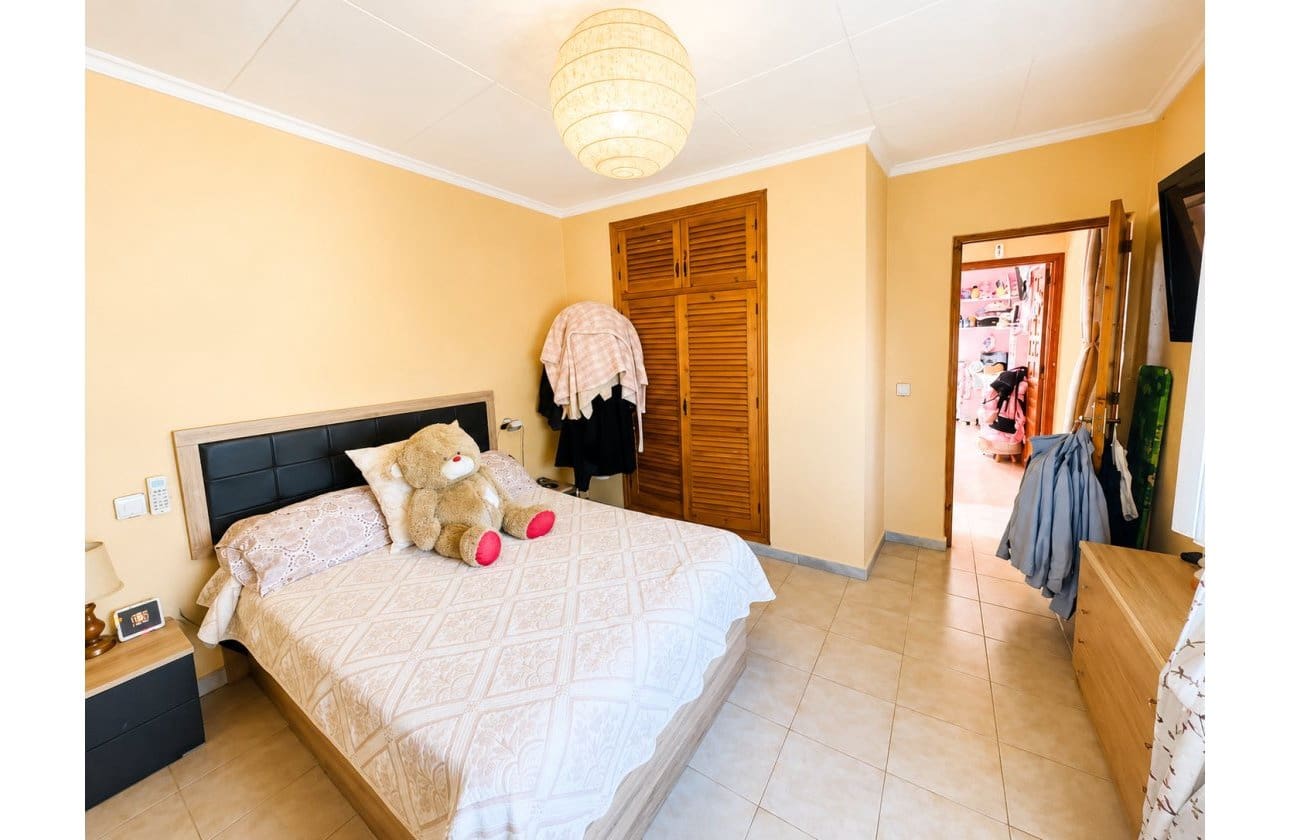 5 soveværelse Villa til salg i La Siesta med swimmingpool garage - € 399.000 (Ref: 9999829)