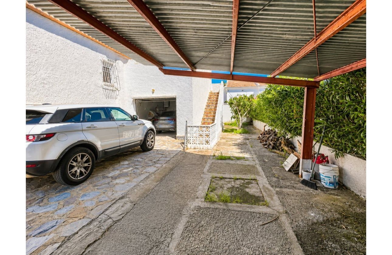 5 soveværelse Villa til salg i La Siesta med swimmingpool garage - € 399.000 (Ref: 9999829)