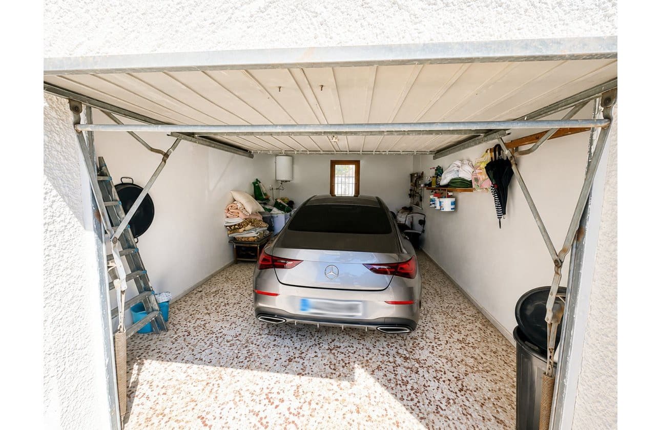 5 soveværelse Villa til salg i La Siesta med swimmingpool garage - € 399.000 (Ref: 9999829)