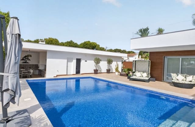 4 bedroom Villa for sale in Pinar de Campoverde, Pilar de la Horadada with pool garage - € 1,475,000 (Ref: 9999831)