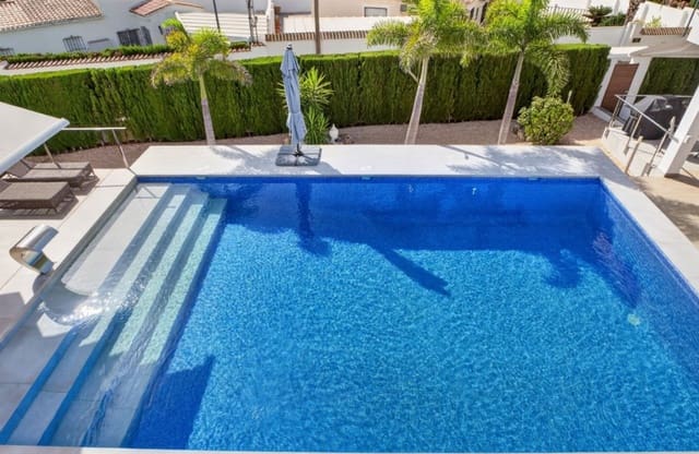 4 bedroom Villa for sale in Pinar de Campoverde, Pilar de la Horadada with pool garage - € 1,475,000 (Ref: 9999831)