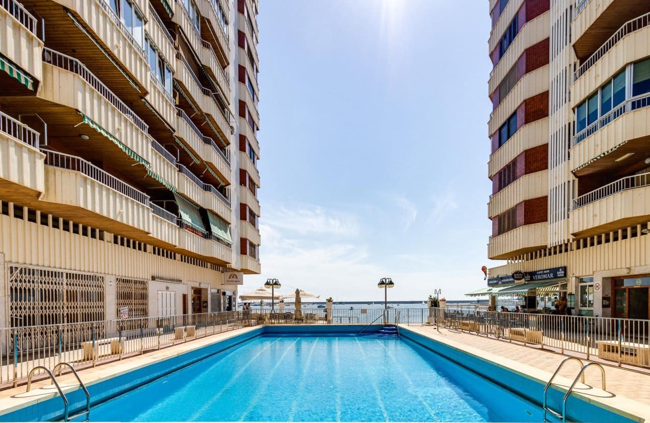 3 soverom Leilighet til salgs i Torrevieja med svømmebasseng - € 256 000 (Ref: 9999833)