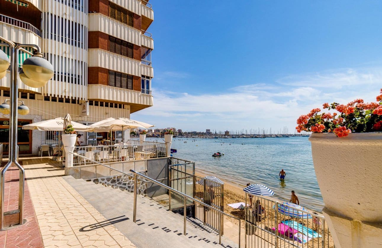 3 soverom Leilighet til salgs i Torrevieja med svømmebasseng - € 256 000 (Ref: 9999833)