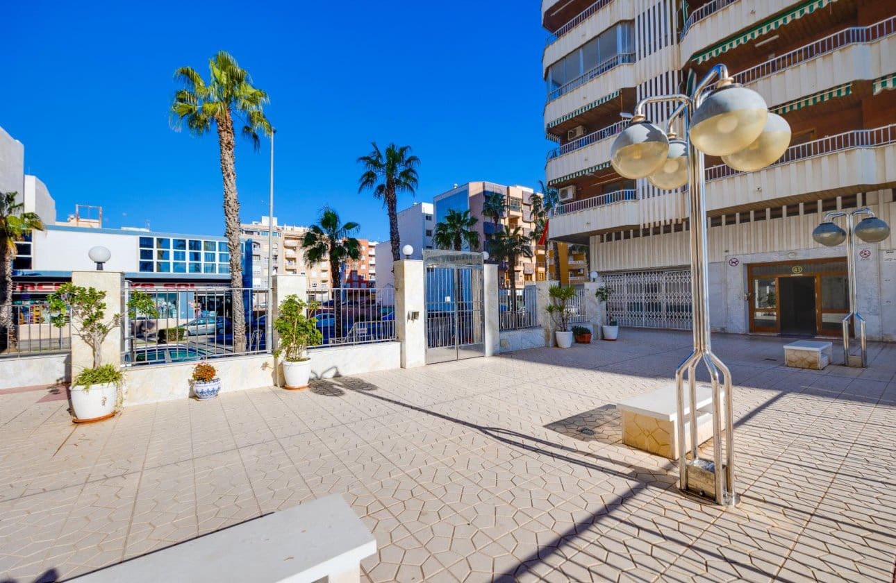 3 soverom Leilighet til salgs i Torrevieja med svømmebasseng - € 256 000 (Ref: 9999833)