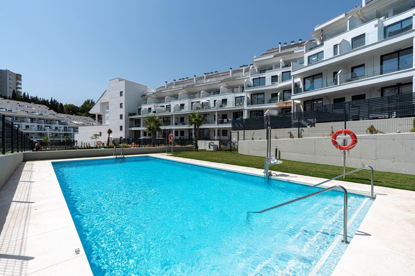2 bedroom Apartment for sale in Fuengirola with pool garage - € 330,000 (Ref: 10012692)