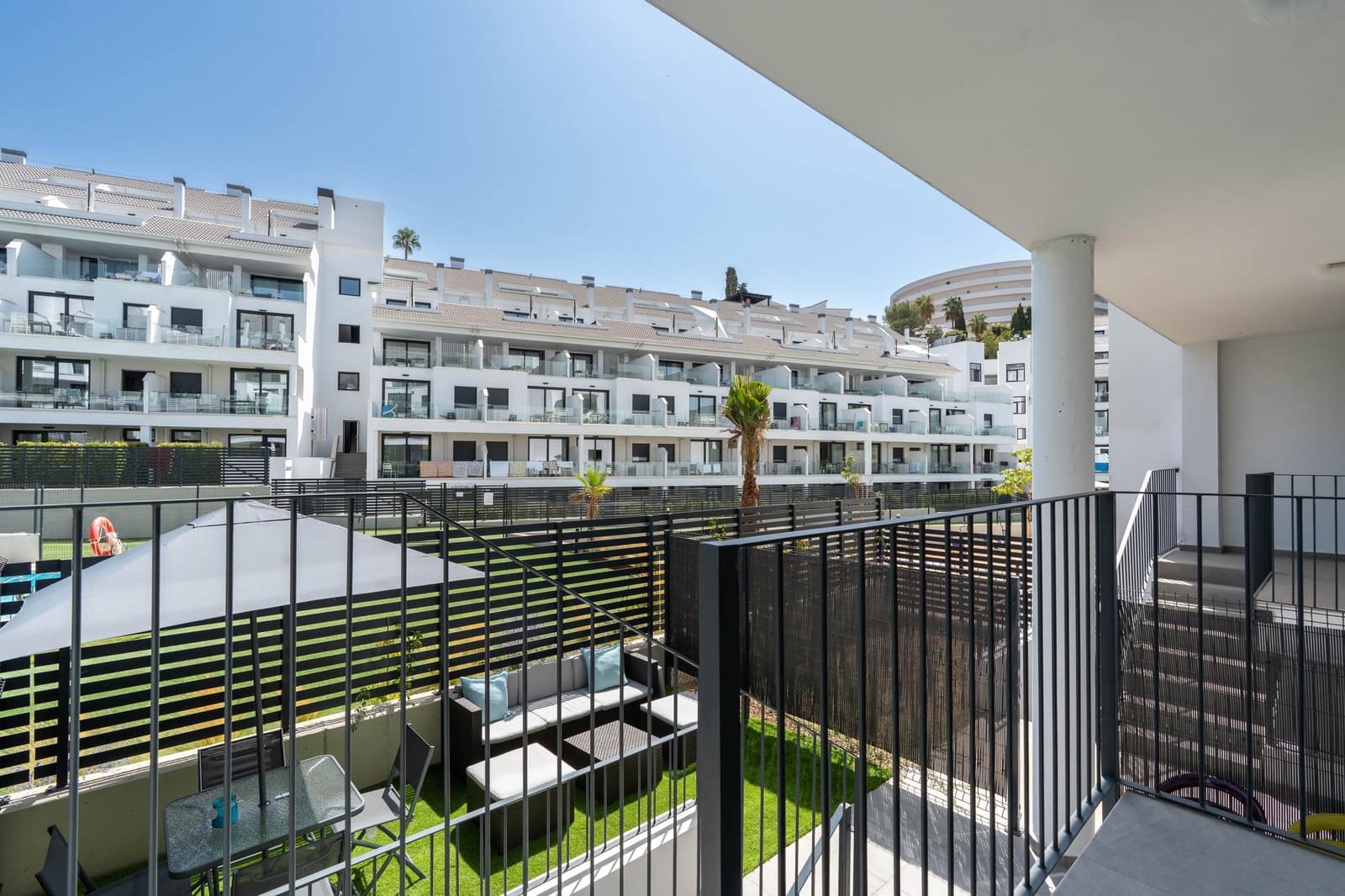 2 bedroom Apartment for sale in Fuengirola with pool garage - € 330,000 (Ref: 10012692)
