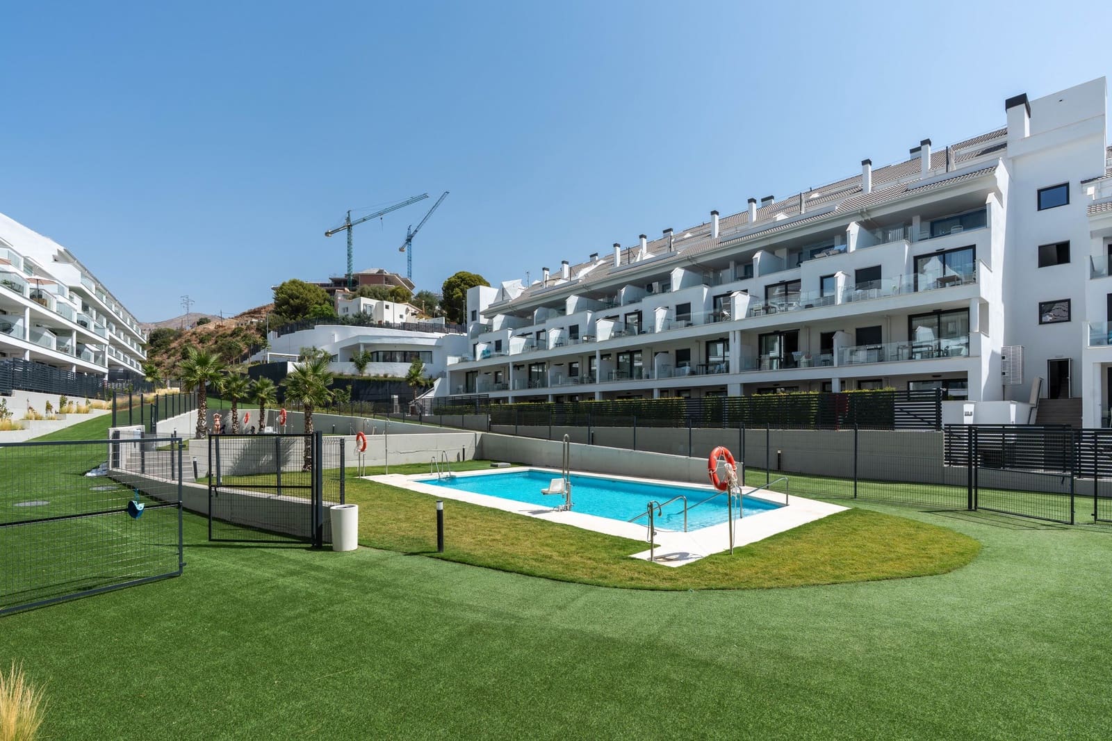 2 bedroom Apartment for sale in Fuengirola with pool garage - € 330,000 (Ref: 10012692)