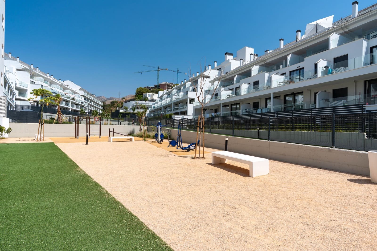 2 bedroom Apartment for sale in Fuengirola with pool garage - € 330,000 (Ref: 10012692)