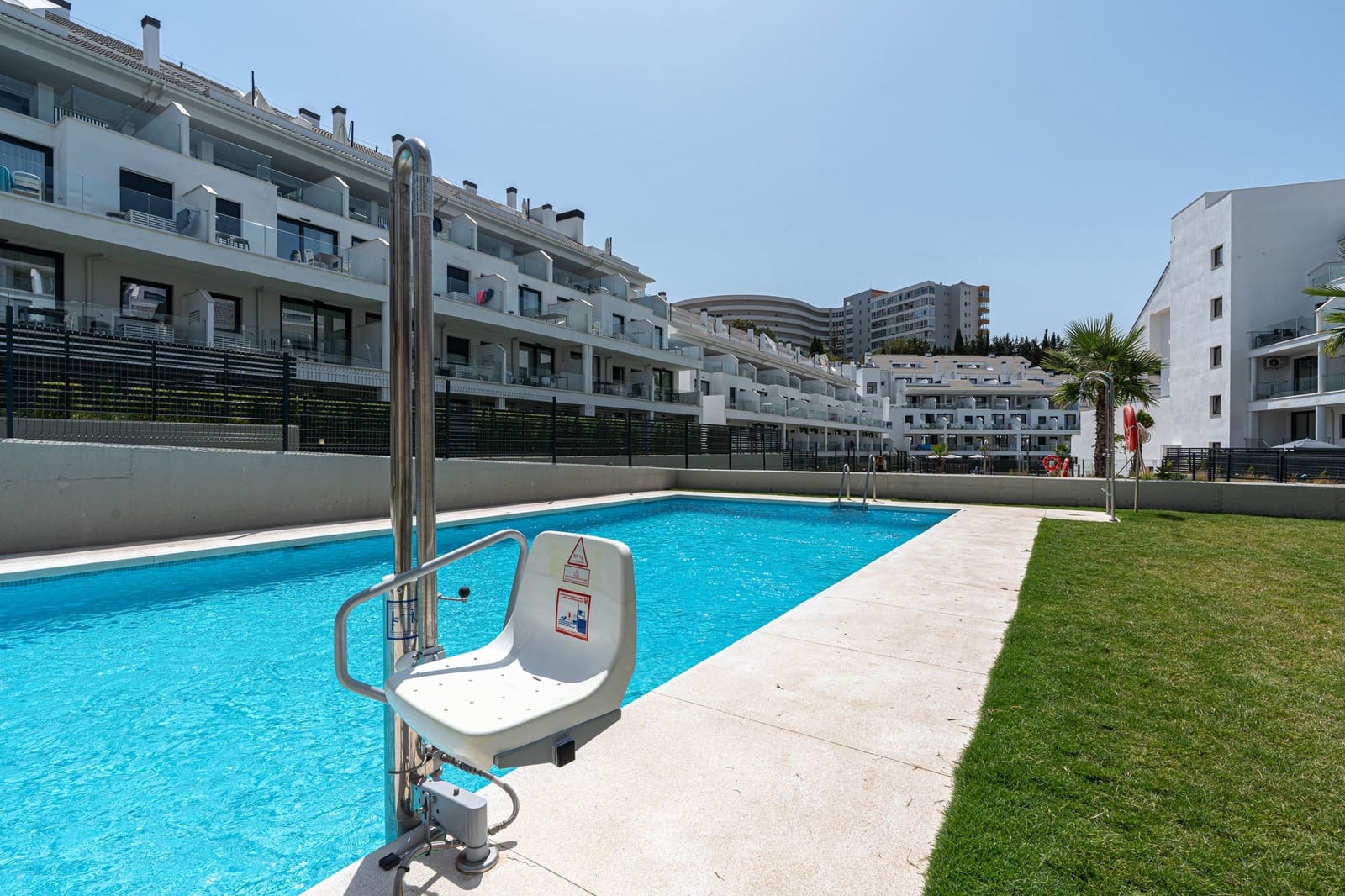 2 bedroom Apartment for sale in Fuengirola with pool garage - € 330,000 (Ref: 10012692)