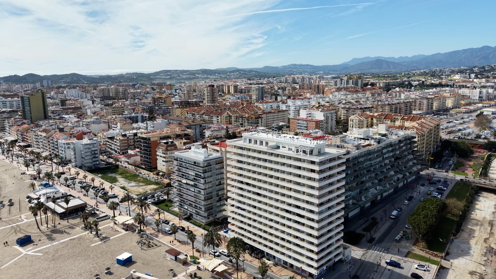 2 makuuhuone Huoneisto myytävänä paikassa Fuengirola mukana uima-altaan - 399 000 € (Ref: 10052157)