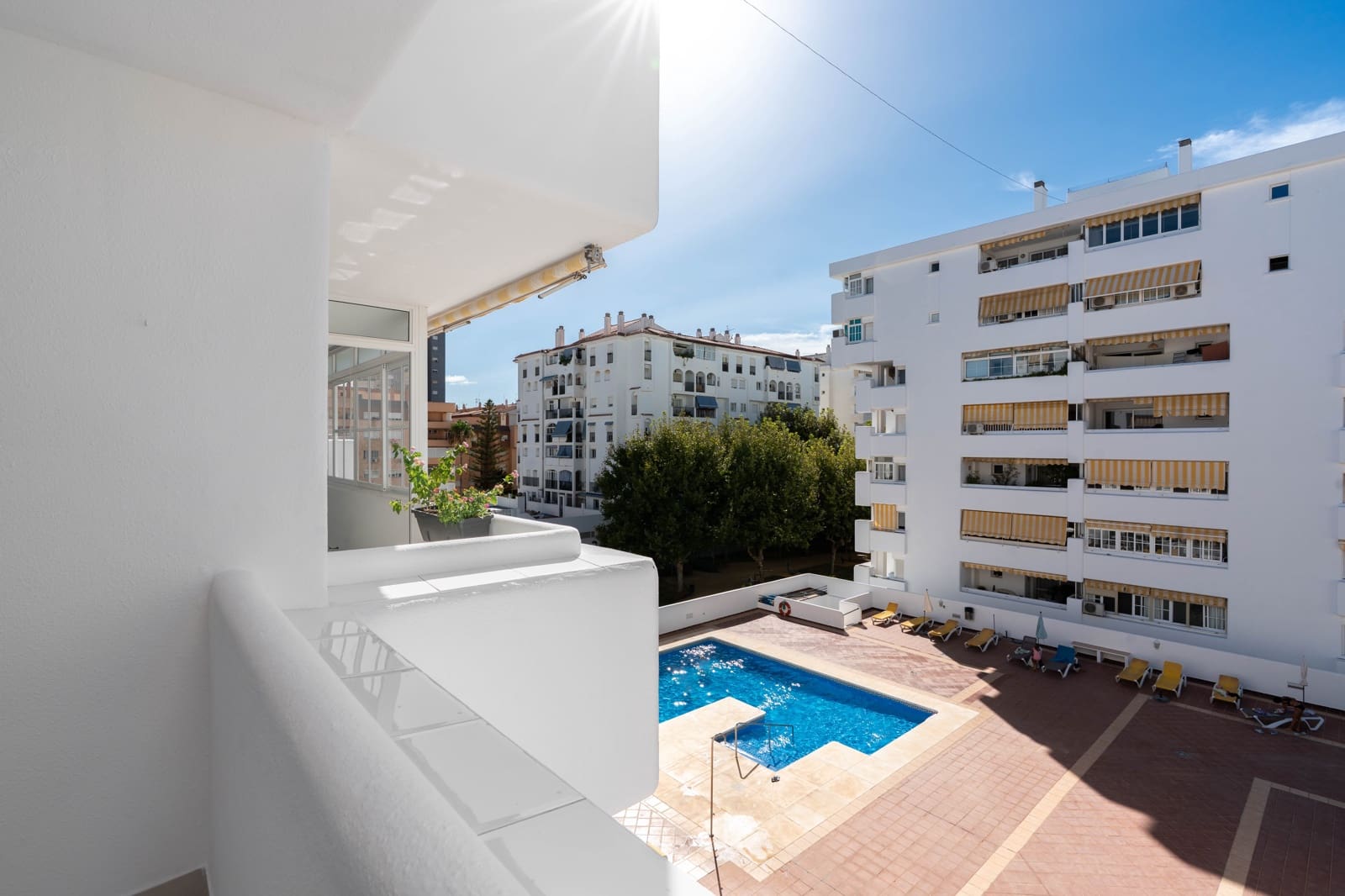 2 makuuhuone Huoneisto myytävänä paikassa Fuengirola mukana uima-altaan - 399 000 € (Ref: 10052157)