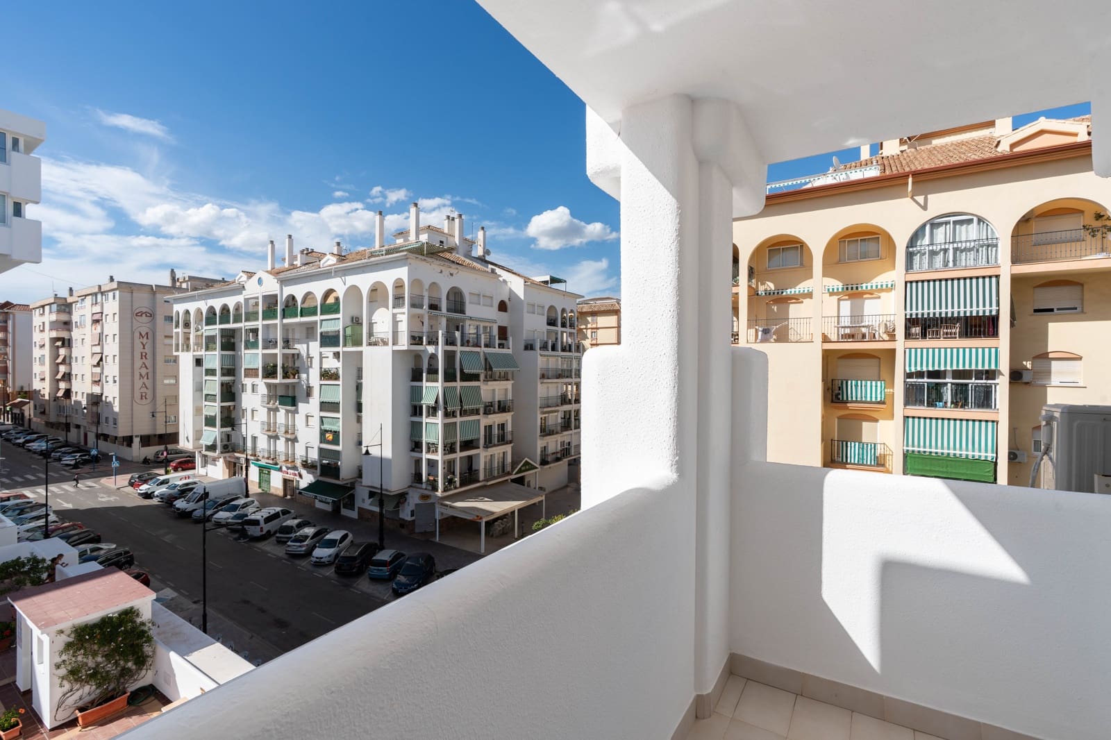 2 makuuhuone Huoneisto myytävänä paikassa Fuengirola mukana uima-altaan - 399 000 € (Ref: 10052157)